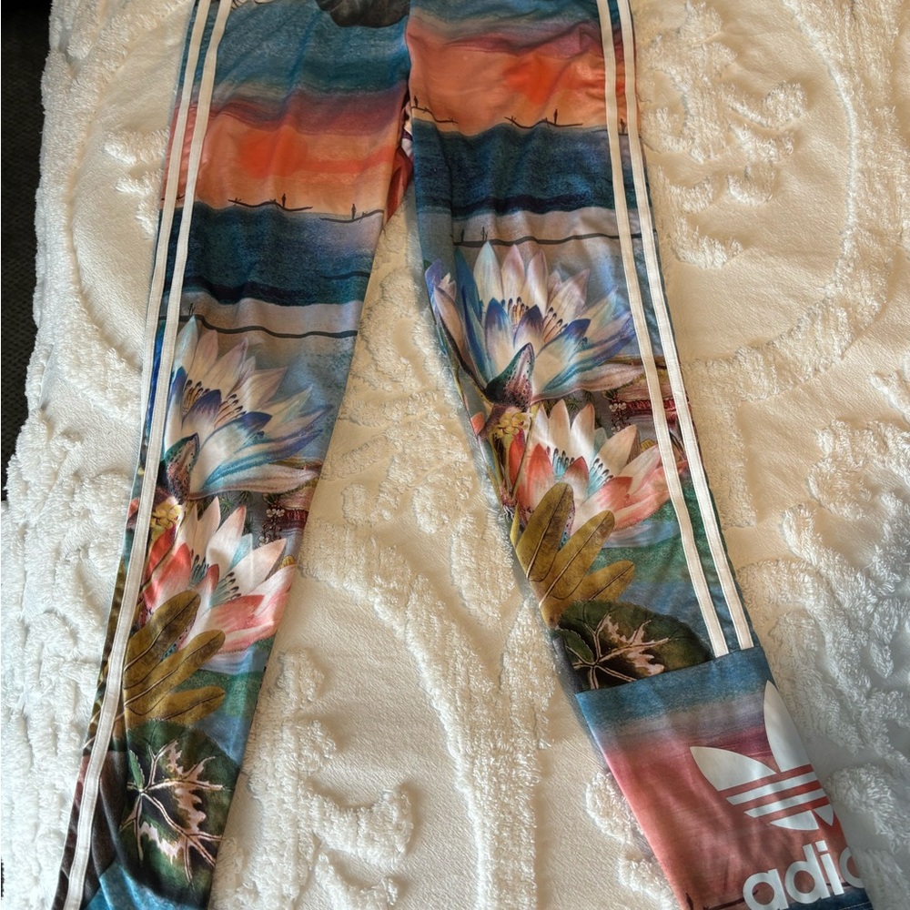 Adidas Medium workout leggings. Inseam 28”. Waist to crotch is 9in.